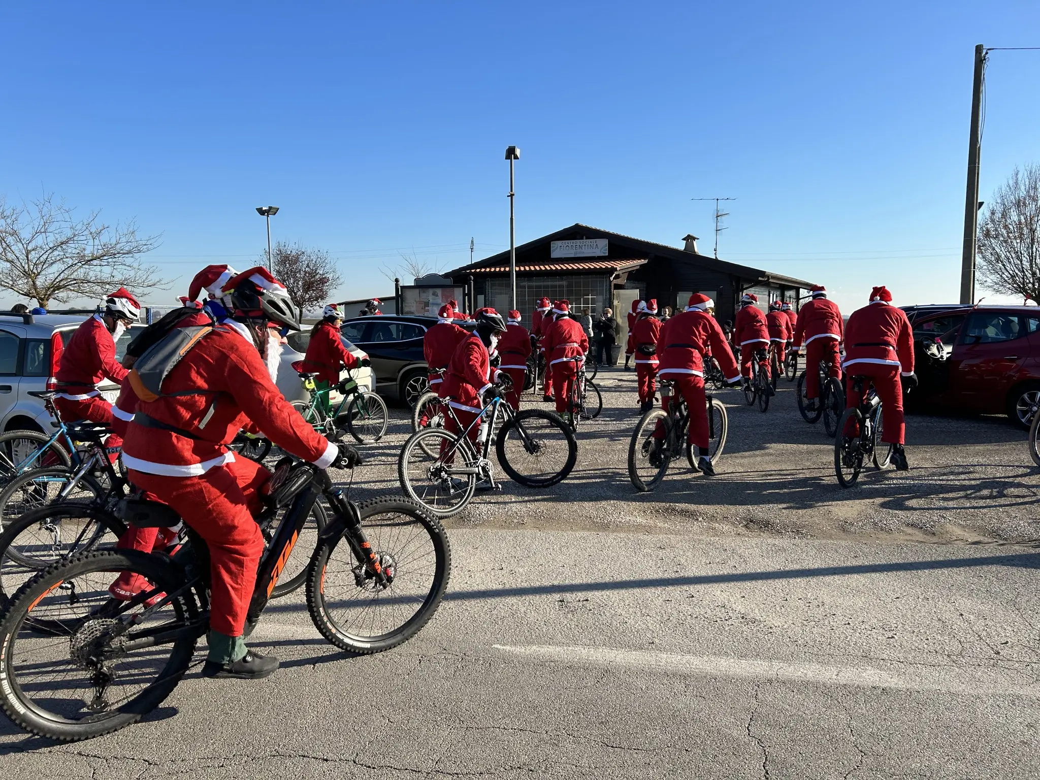 Babbi Natale in bici